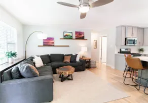 Newly Remodeled River Home Close to the Airport - Image 5