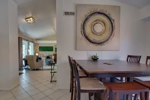 Modern spacious 2-BR apartment // just minutes from downtown!! - Image 4