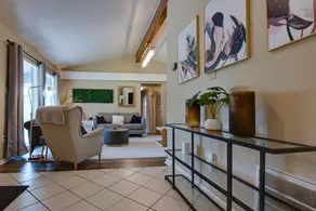 Modern spacious 2-BR apartment // just minutes from downtown!! - Image 3