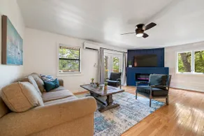 Gorgeous lakeview- min 2 marina/swim area! - Image 3
