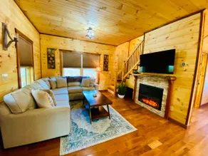 Smallwood - Central RRG Cabin with Hot Tub & WiFi - Image 2