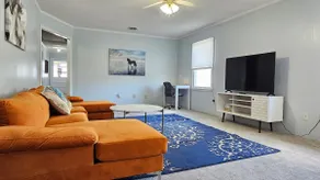 Waterfront Vacation Bungalow free car/boat parking - Image 3