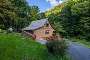 Cabin in Bakersville, NC - Image 3