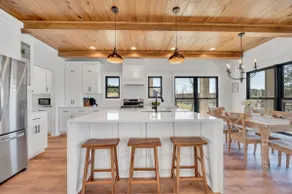 *The White House* Luxury Smith Lake Home - Image 4