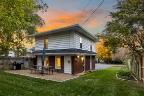 Cute & Cozy Carriage House Short Walk to Downtown - Image 2