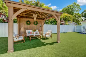 Cozy Vacation Home * Heated Pool*Near The Beach ! - Image 2