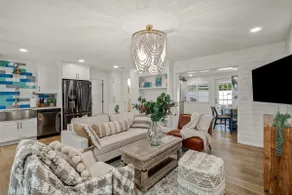 Cozy Vacation Home * Heated Pool*Near The Beach ! - Image 5