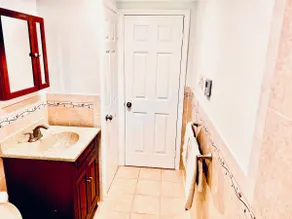 Beautiful 1bedroom with kitchen & private bathroom - Image 4