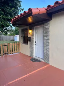 Cheerful 1-bedroom home-free parking on premises - Image 3