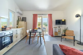 Apartment in centre of Milna - Image 4