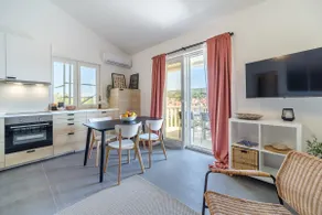 Apartment in centre of Milna - Image 2
