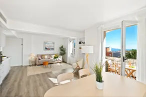 04. Bright apartment with balcony and sea view, close to the beach - Image 4