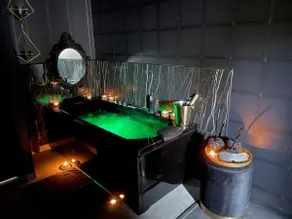 The Malefic Suite with whirlpool bathtub - Image 4