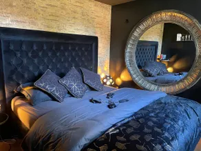 The Malefic Suite with whirlpool bathtub - Image 2