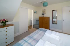 3BRM penthouse, Cowes, ferry discount, parking - Image 4