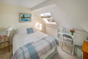 3BRM penthouse, Cowes, ferry discount, parking - Image 3