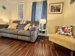 ☀️Walking on Sunshine! ☀️ Quiet /Cheery 2 bd/1ba - Image 5