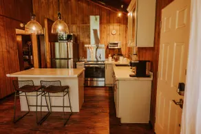Sleepy Bear chalet w/AC Private lake - Image 3