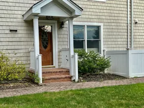 Lovely Apartment~ Fully Furnished, Private Yard - Image 3