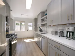 Beach retreat for families and dogs, EV charger! - Image 4