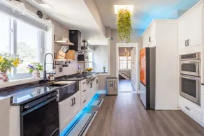 Lovely 5BD|3BR|Parking |Sleeps 16|Andersonville - Image 3
