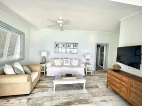 Beachside 2 Bedroom apt with beach access - Image 3