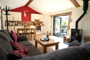 Cornish bolt-hole with a distillery and free tour! - Image 4