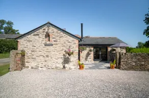 Cornish bolt-hole with a distillery and free tour! - Image 2