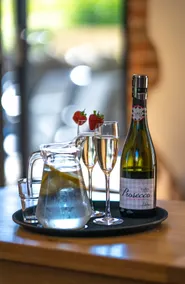 Cornish bolt-hole with a distillery and free tour! - Image 5