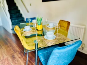 Mayfair Place - Cosy 3 Bedroom House with Free Parking - Image 5