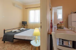 Avocado studio next to the beach | private parking - Image 3