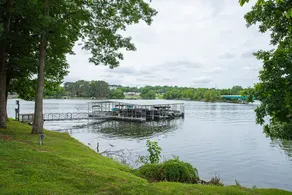 Live the Lakeside life in a 3 bed getaway +dock - Image 4