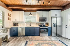 Charming 2-bedrm home in the heart of Liberty Hill - Image 4