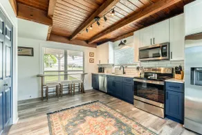 Charming 2-bedrm home in the heart of Liberty Hill - Image 3
