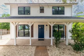 Charming 2-bedrm home in the heart of Liberty Hill - Image 2