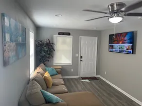 *Peaceful *Newly *Renovated 2 Bedroom 1 Bath - Image 3