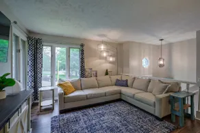 Modern 3BR/2.5bath quiet, clean home w/amenities - Image 4