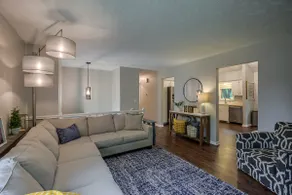 Modern 3BR/2.5bath quiet, clean home w/amenities - Image 2