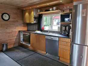 Log Cabin near the river - Image 5