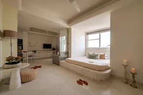 Luxurious Suite w/ Big Bathtub in Banipark Jaipur - Image 3