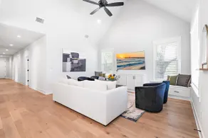 White Retreat- 3 King Suites! - Image 3