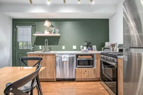 Charming 2BR/2BA Cottage with Full Kitchen & Patio - Image 4