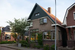 Beautiful detached house with Jacuzzi and pool table - Image 2