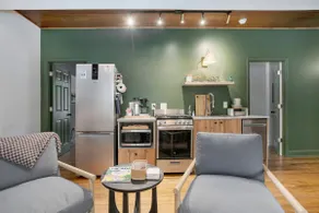 Large Two Bedroom, King + Bunks, Family Getaway - Image 3