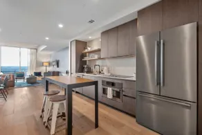 Longhorn Penthouse * Mins from Rainey, 6th St - Image 5