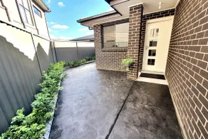 Modern 2BR home| Private| Luxury  | Oran Park Stay  Free Parking | Free Wi-Fi   - Image 4