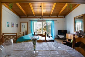 Chrysi's House φιλόξενο, άνετο και με υπέροχη θέα. - Image 5