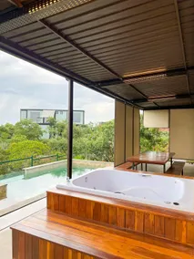 Ipê Amendoim Bathtub and pool with a view - Image 5