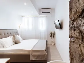 Luxury 3BR Apartment in the Heart of the City - Image 3