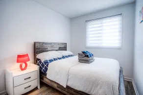 Equipped 3BR with King-size bed in Rougemont MTL! - Image 5